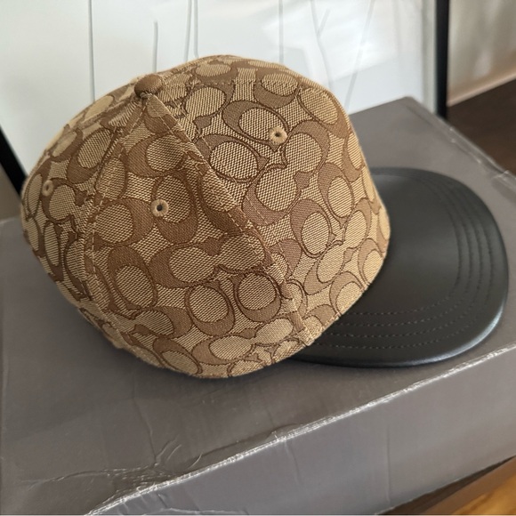 Coach hat - Picture 1 of 3